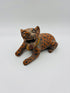 Jaguar echado naranja con collar chico