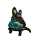 Xolo mini negro rascando lado izquierdo sueter azul